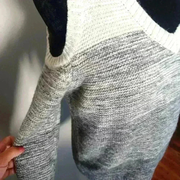 Rebecca Minkoff Page Grey and White Wool Blend Cold Shoulder Knit Sweater M - Picture 6 of 13